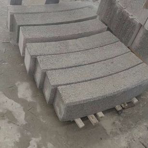 泰安芝麻白弧形路牙石