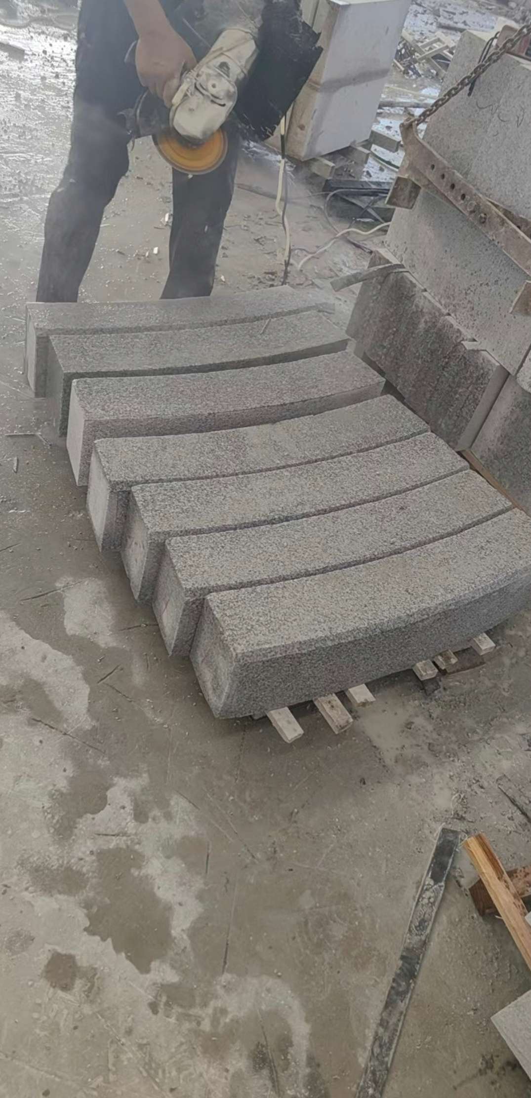 泰安芝麻白弧形路牙石