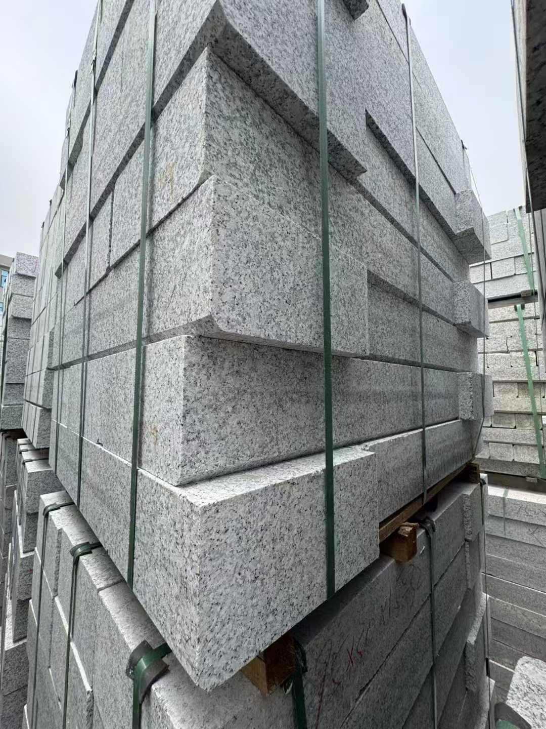 泰安芝麻白路牙石 马路牙子