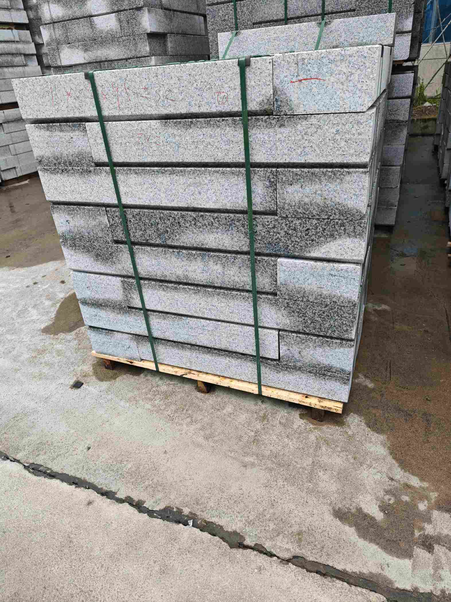 泰安芙蓉白路牙石，马路牙子