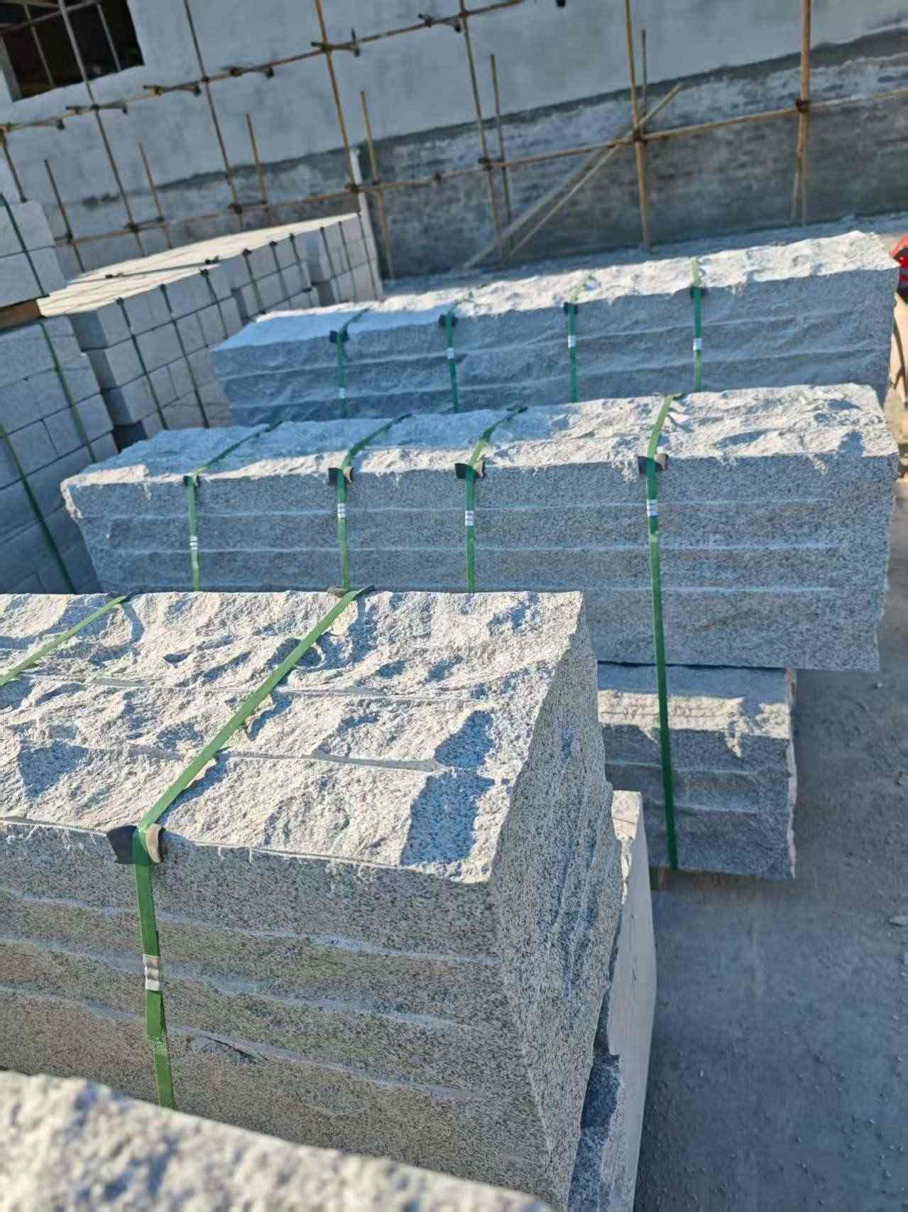 泰安芝麻白自然面整石 坐凳