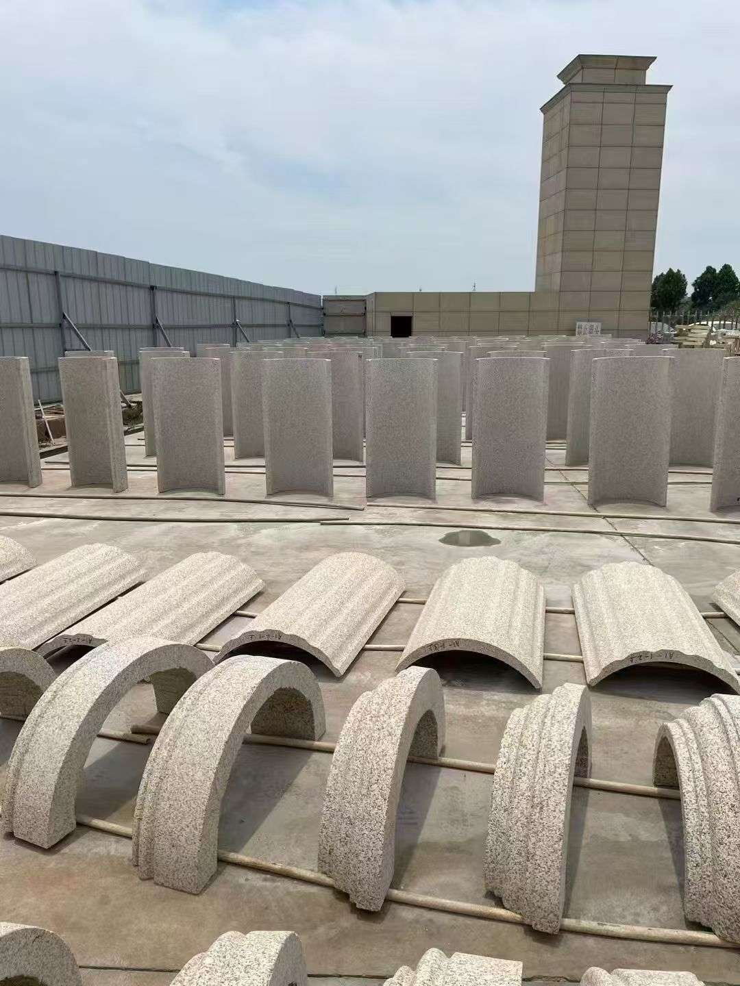 泰安黄金麻别墅柱皮 异形 线条定制